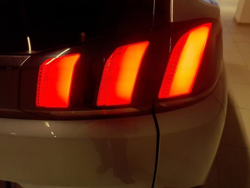 Image de la voiture Peugeot 5008