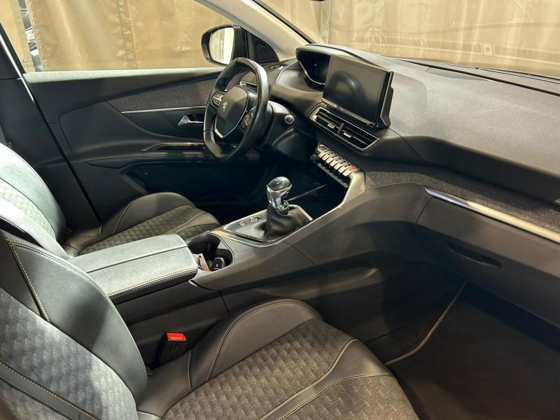 Image de la voiture Peugeot 5008