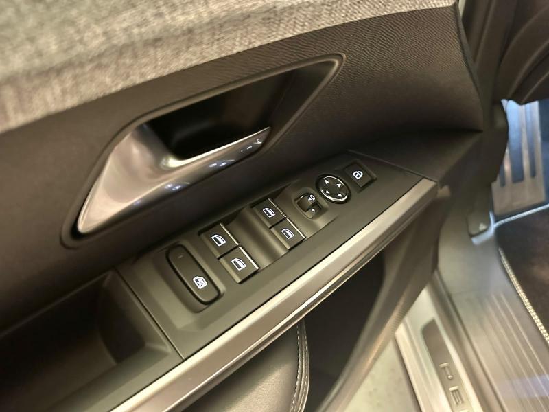 Image de la voiture Peugeot 5008