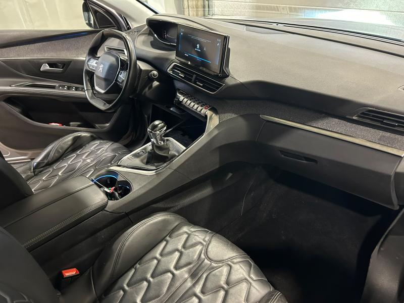 Image de la voiture Peugeot 5008